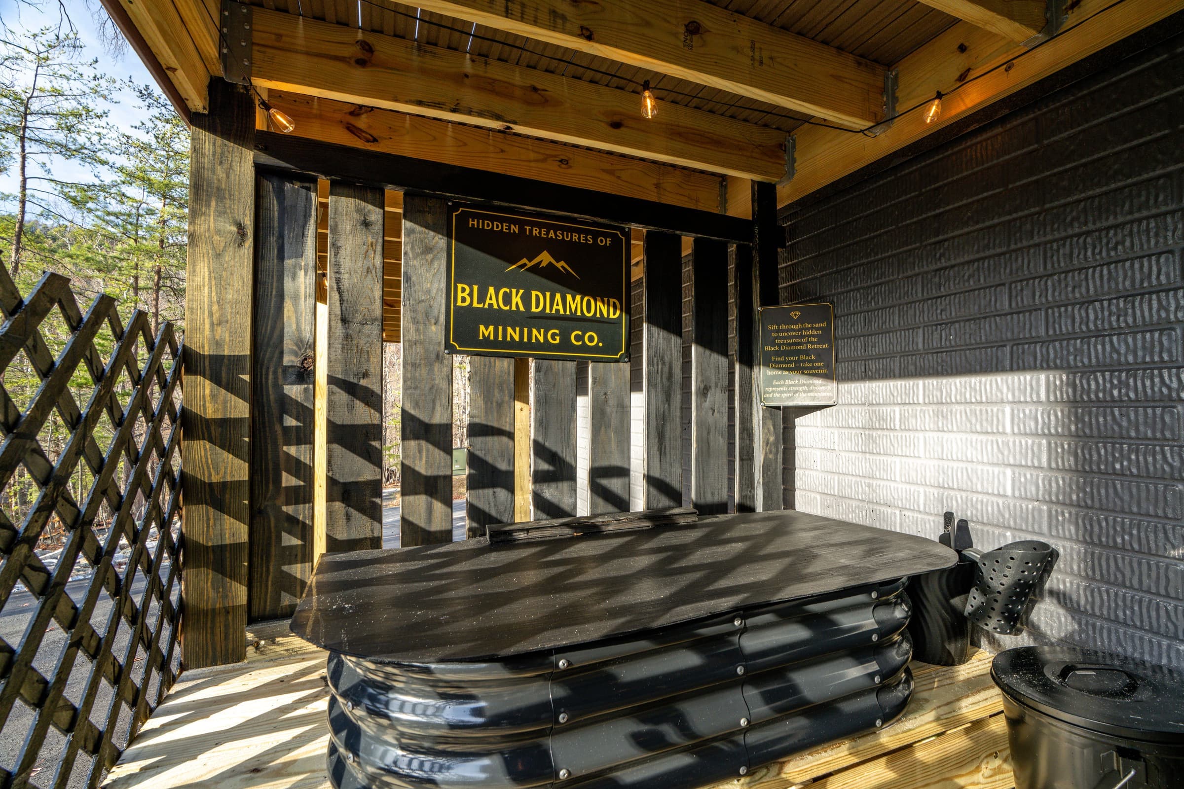 Black Diamond Mining Co. gem mining station